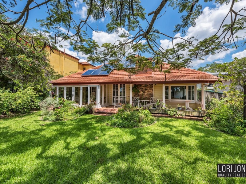 19 King Arthur Terrace, Tennyson , QLD  4105 Australia