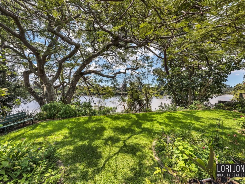 19 King Arthur Terrace, Tennyson , QLD  4105 Australia