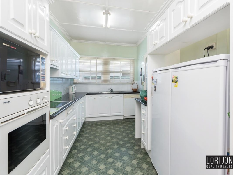 19 King Arthur Terrace, Tennyson , QLD  4105 Australia