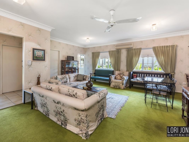 19 King Arthur Terrace, Tennyson , QLD  4105 Australia