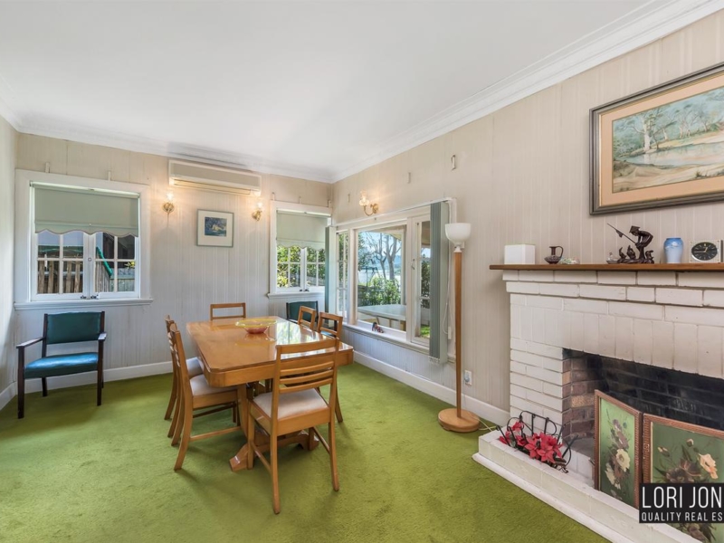 19 King Arthur Terrace, Tennyson , QLD  4105 Australia