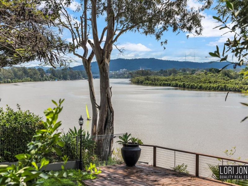 19 King Arthur Terrace, Tennyson , QLD  4105 Australia