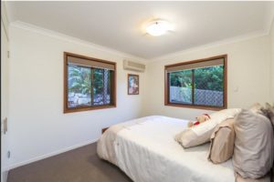 25  Manchester Terrace , Taringa , QLD 4068 Australia