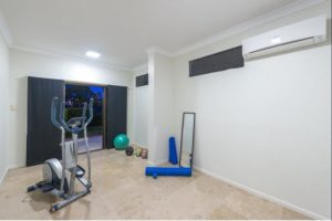 25  Manchester Terrace , Taringa , QLD 4068 Australia