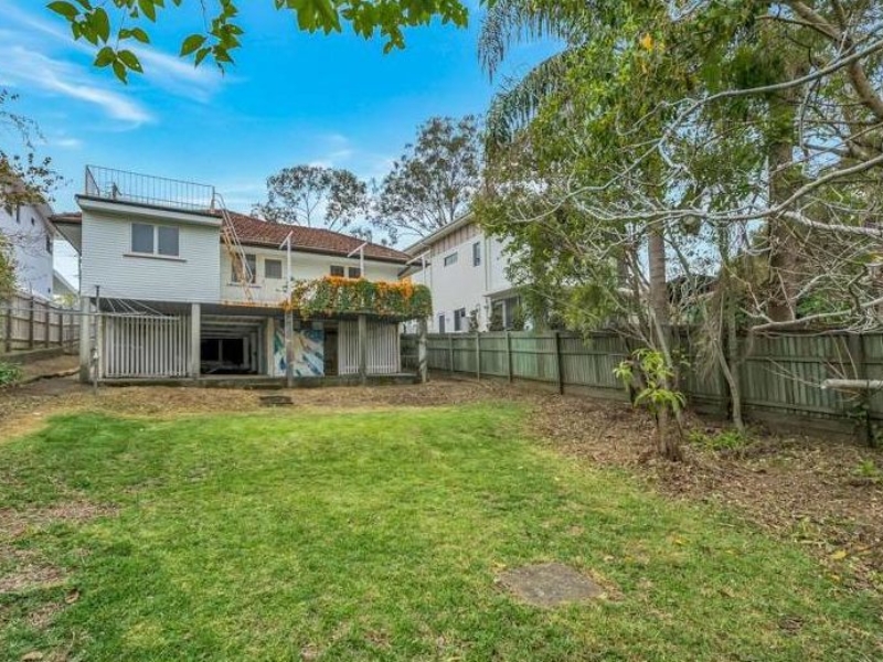 7  Eighth Avenue , St Lucia , QLD 4067 Australia