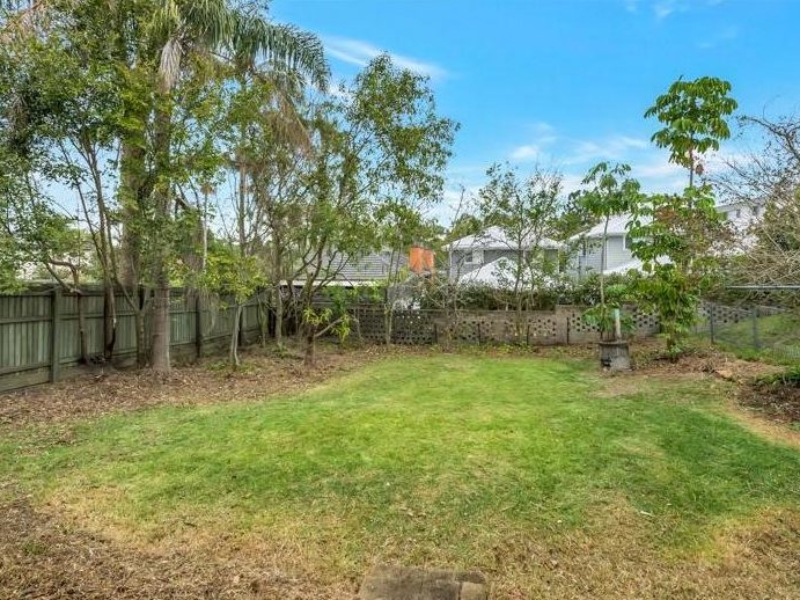 7  Eighth Avenue , St Lucia , QLD 4067 Australia
