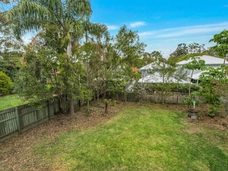 7  Eighth Avenue , St Lucia , QLD 4067 Australia