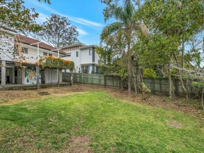 7  Eighth Avenue , St Lucia , QLD 4067 Australia