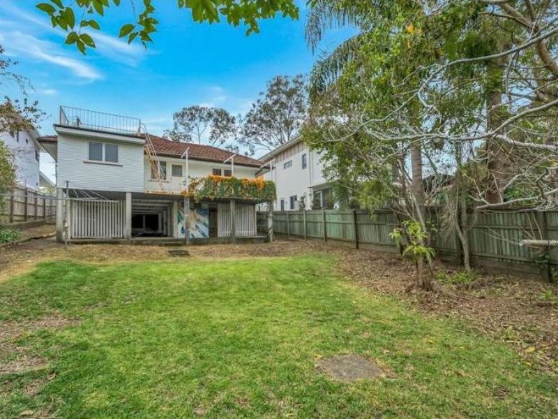 7  Eighth Avenue , St Lucia , QLD 4067 Australia