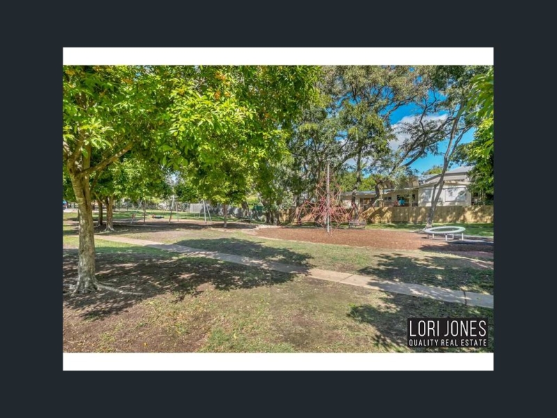 2/39 Raven Street , St Lucia , QLD  4068 Australia