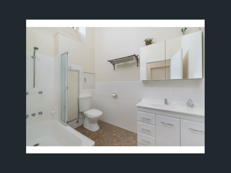 7/25  Bayliss Street , Toowong , QLD 4066 Australia