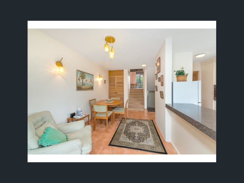 7/25  Bayliss Street , Toowong , QLD 4066 Australia
