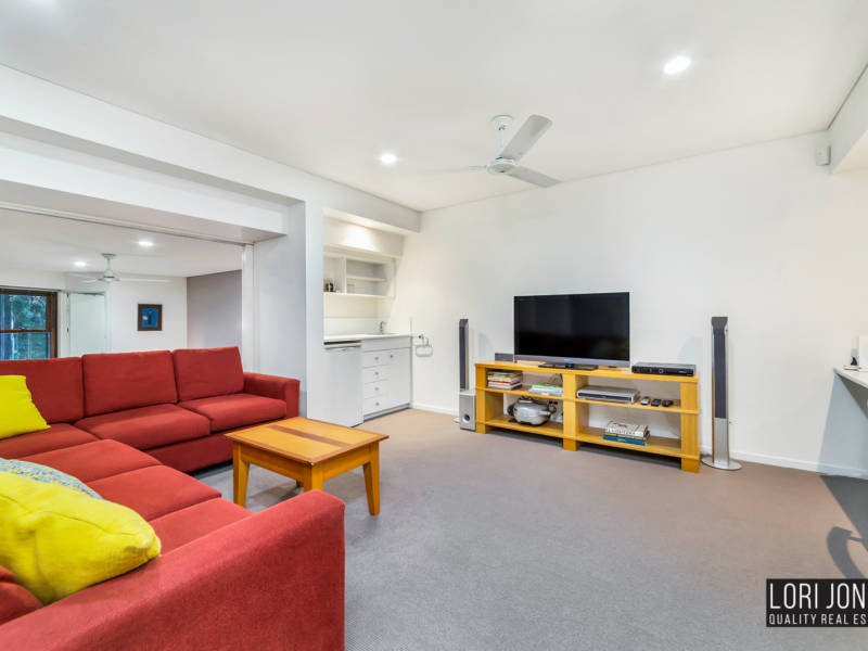 77 Goldieslie Road, Indooroopilly, Queensland 4068 Australia