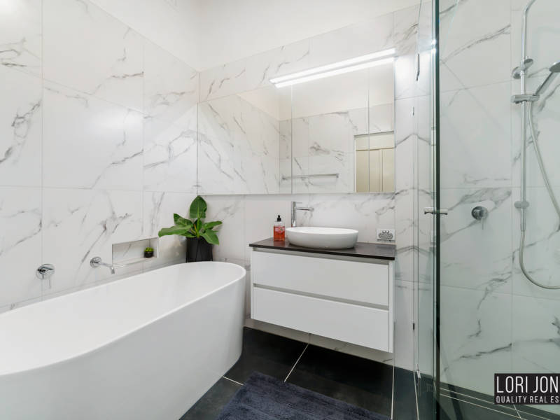 77 Goldieslie Road, Indooroopilly, Queensland 4068 Australia