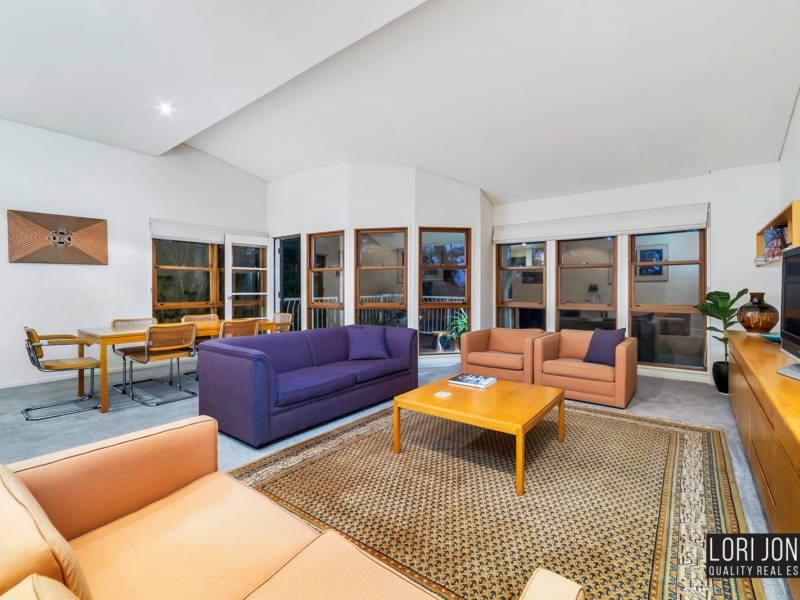 77 Goldieslie Road, Indooroopilly, Queensland 4068 Australia