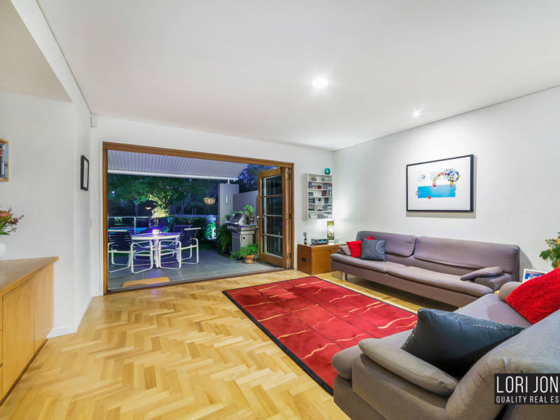 77 Goldieslie Road, Indooroopilly, Queensland 4068 Australia