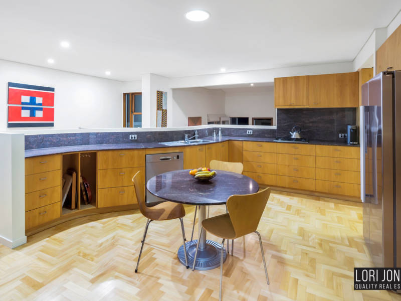 77 Goldieslie Road, Indooroopilly, Queensland 4068 Australia