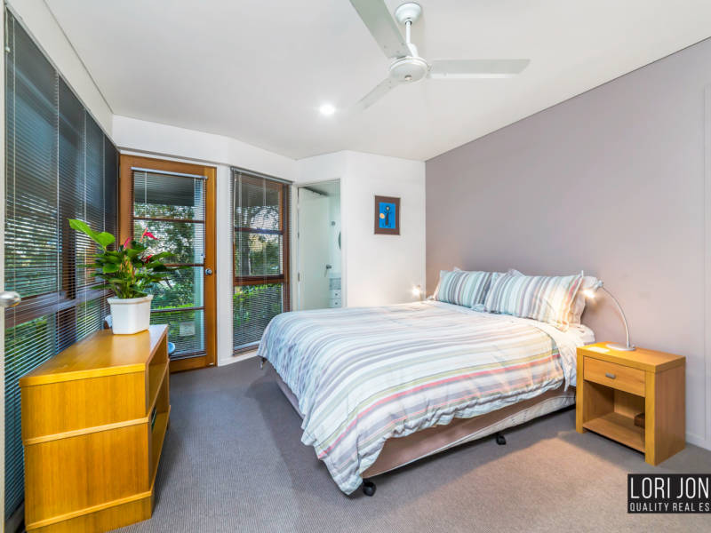 77 Goldieslie Road, Indooroopilly, Queensland 4068 Australia
